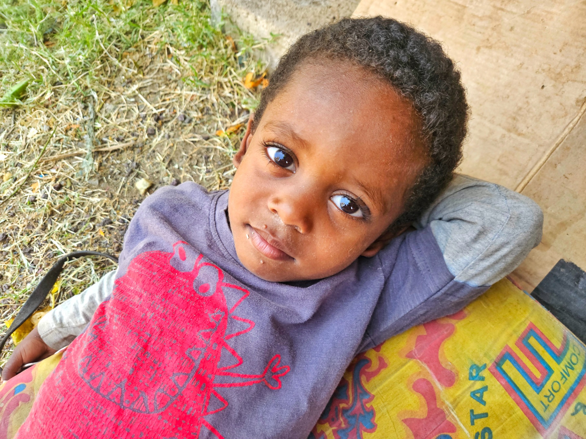 Hatchalu 2 v. Tämä poika oli heitetty noin 1 kk ikäisenä muovipussissa ojaan, josta hänet löydettiin. Poliisi otti yhteyttä Bethel-kodille, johon poika muutti asumaan. Hatchalulla oli hengitysongelmia, joten hänelle tehtiin paljon tutkimuksia ja häntä hoidettiin sairaalassa. Nyt poika kasvaa ja kehittyy hyvin ja on toimelias, kiltti pieni miehen alku.